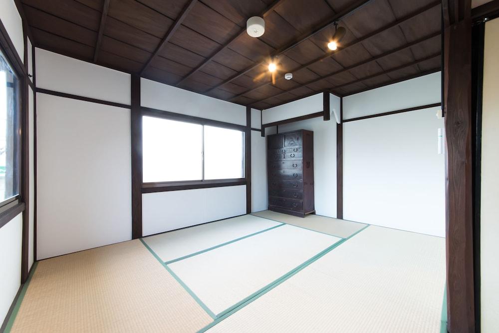 Sanjo Misasagi Umenotoan