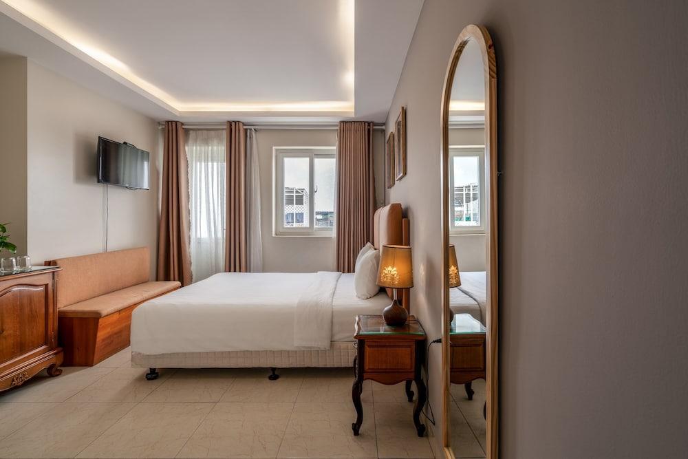 SAZI Erato Hotel - Free Airport & Breakfast