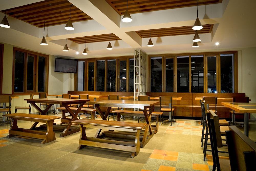 Tibera Hotel Cibeunying