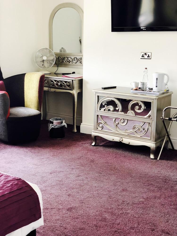 Ship Leopard Hotel – No Children