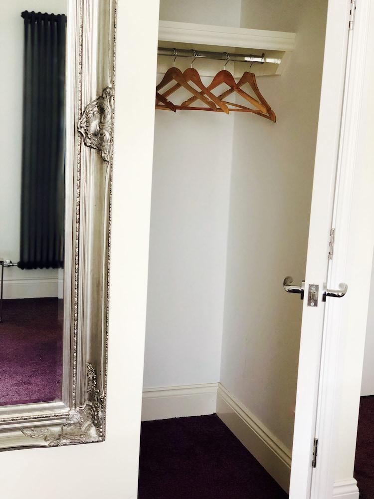 Ship Leopard Hotel – No Children