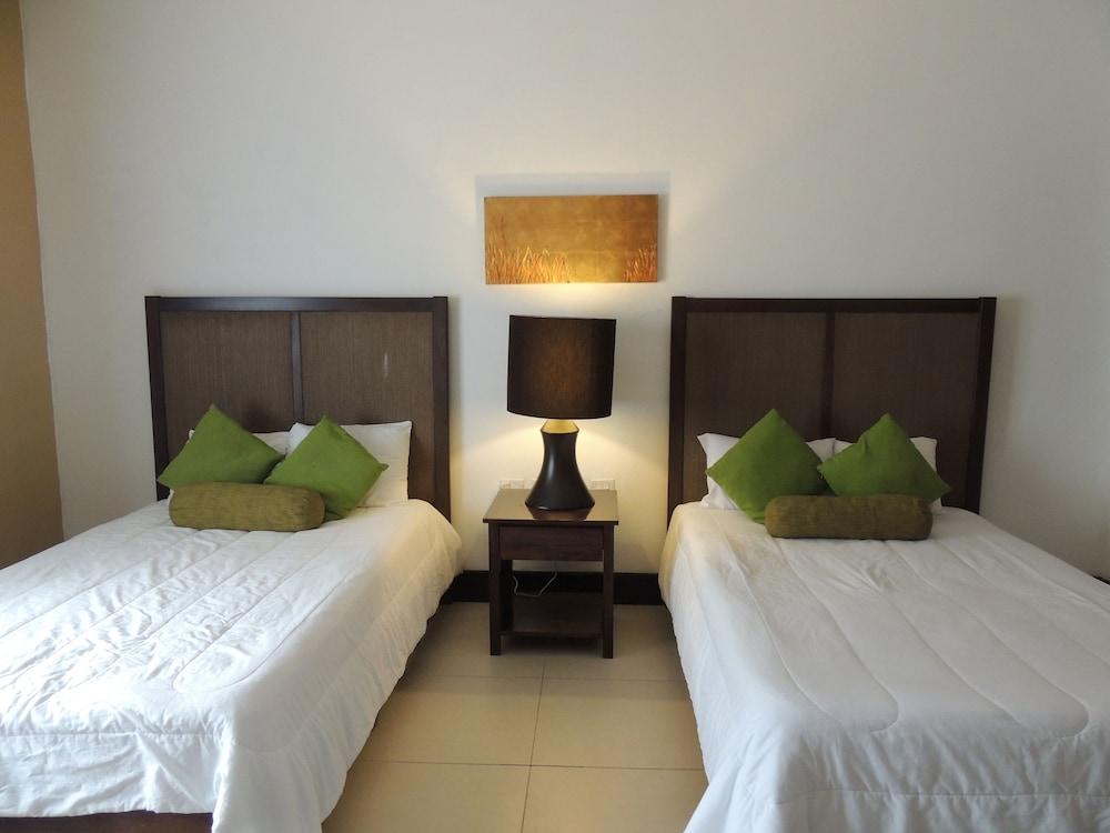 Aldea Thai by Ocean Front