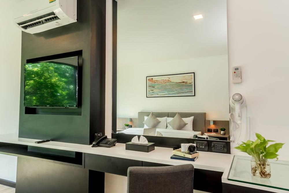 Pause and Play Hotel