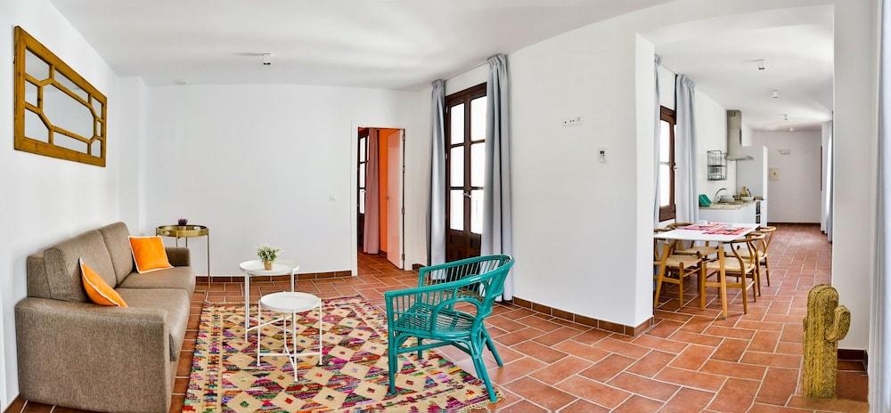 OYO Urban Vida Alcázar