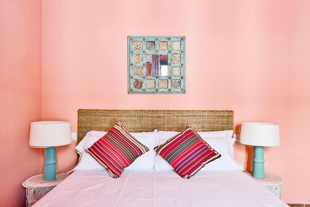 OYO Urban Vida Alcázar