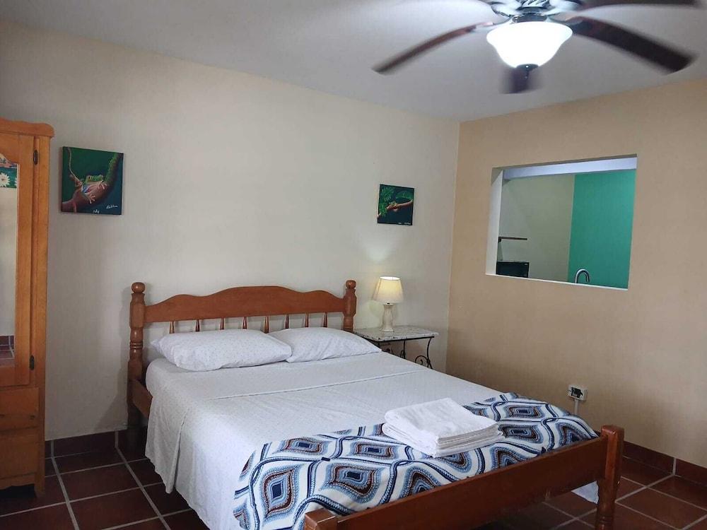 Bamboleo Inn Belize