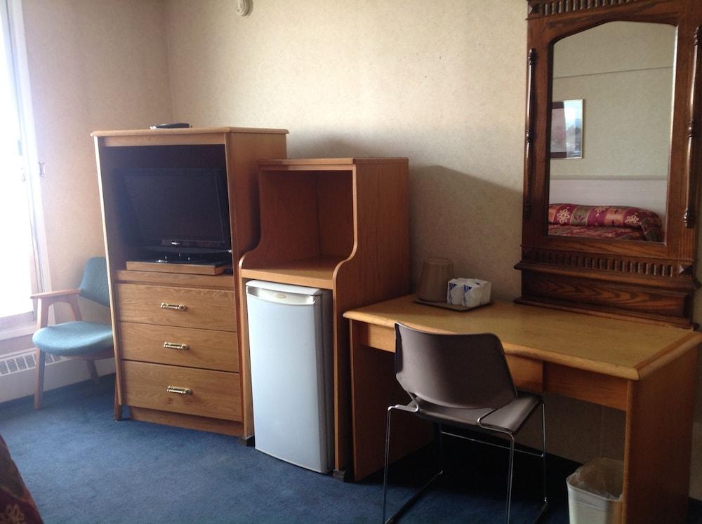 Town and Country Hotel