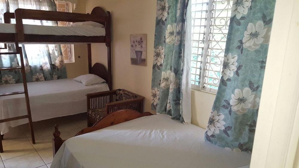 Ocho Rios Almond Tree Villas