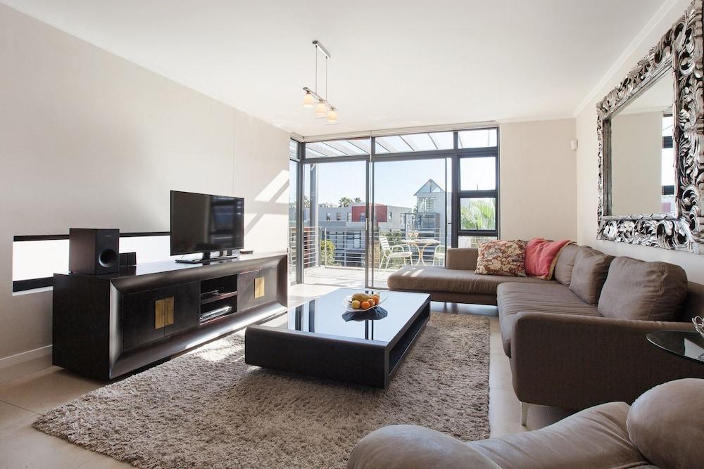 Quayside 301 by CTHA