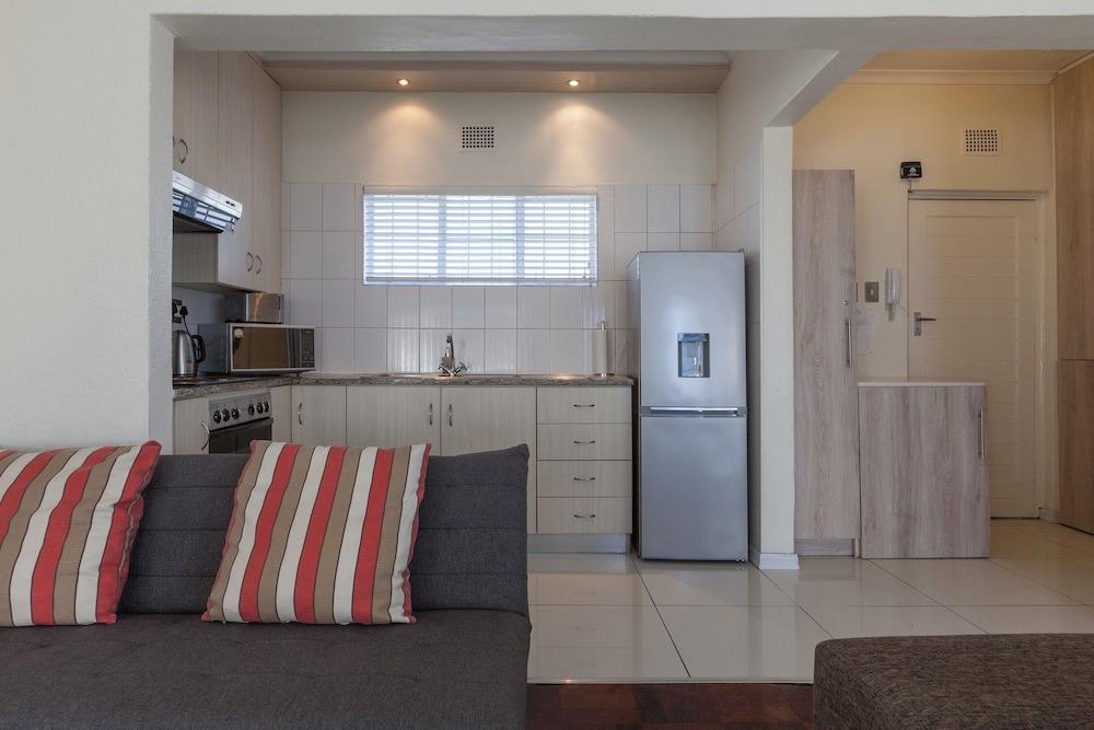 Eaton Square 2 by CTHA