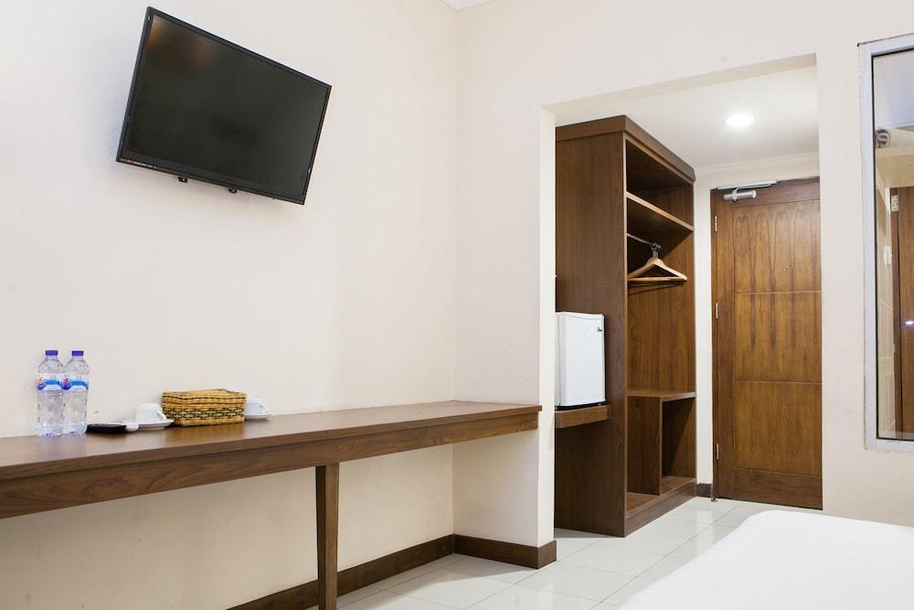 RedDoorz Plus @ Erlich Pasir Kaliki