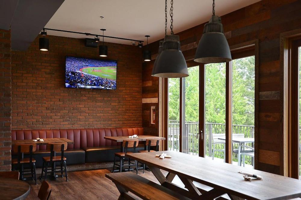 Pender Harbour Hotel