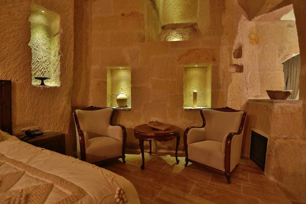 Acropolis Cave Suite