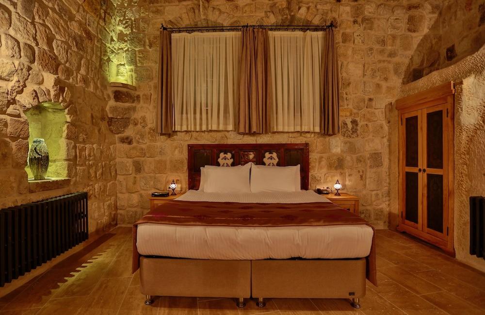 Acropolis Cave Suite