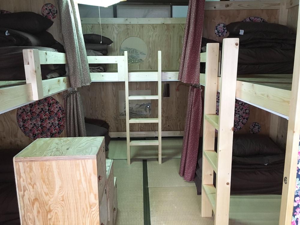 Guesthouse Kiten - Hostel