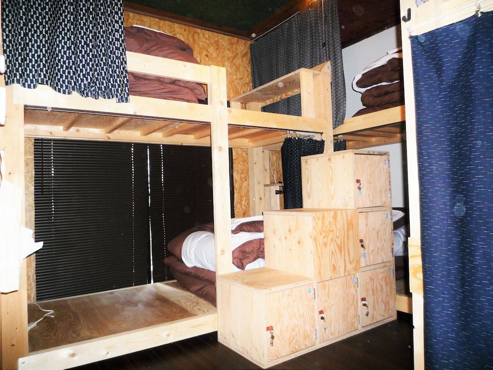 Guesthouse Kiten - Hostel