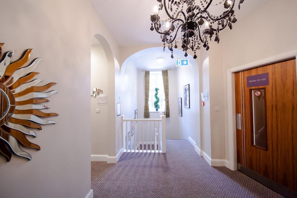 OYO The Arch, Wembly Stadium