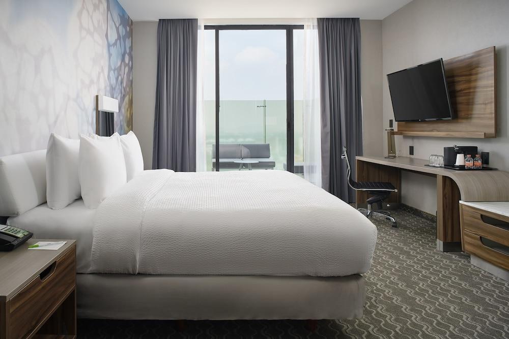 Courtyard Mexico City Toreo