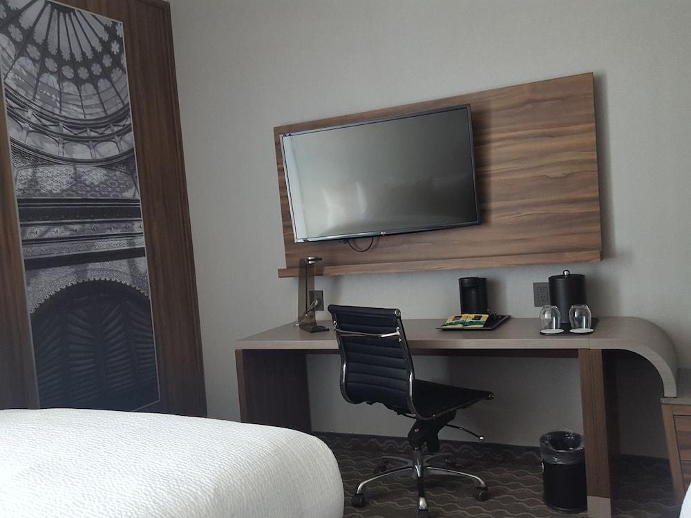 Courtyard Mexico City Toreo