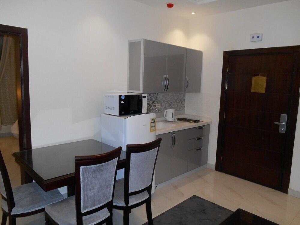 Julanar Alsharq Suites