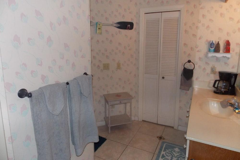 1302C St Thomas Square