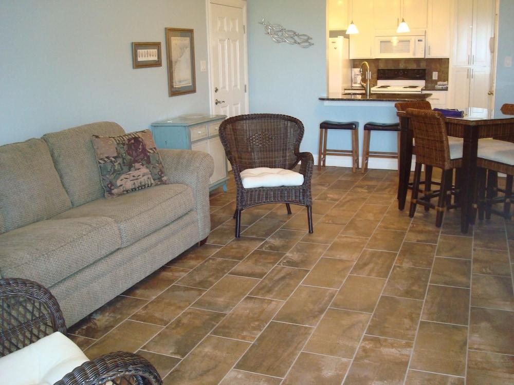 Fun in the Sun 102BH