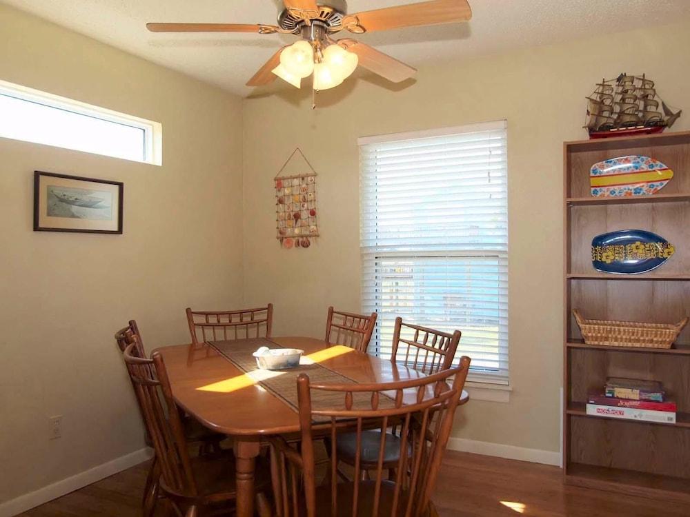 Pelican s Place LCV23