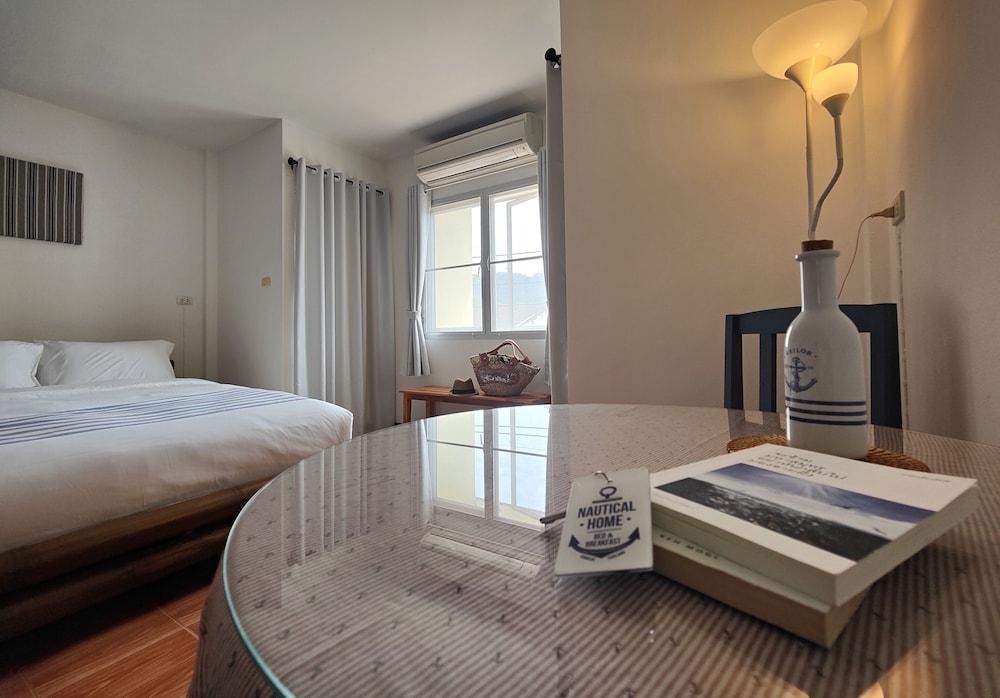 Nautical Home & Seashell House B&B