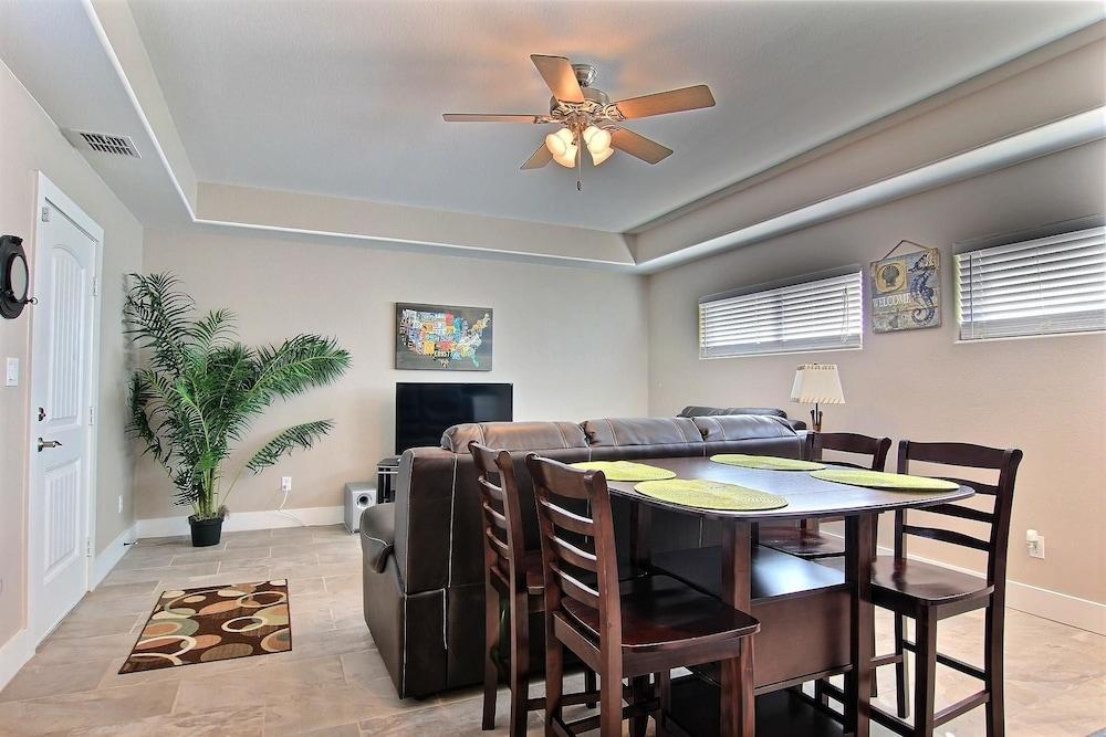 Mi Casa Tu Casa downstairs