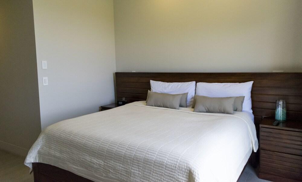 CR Luxury Los Sueños Condos