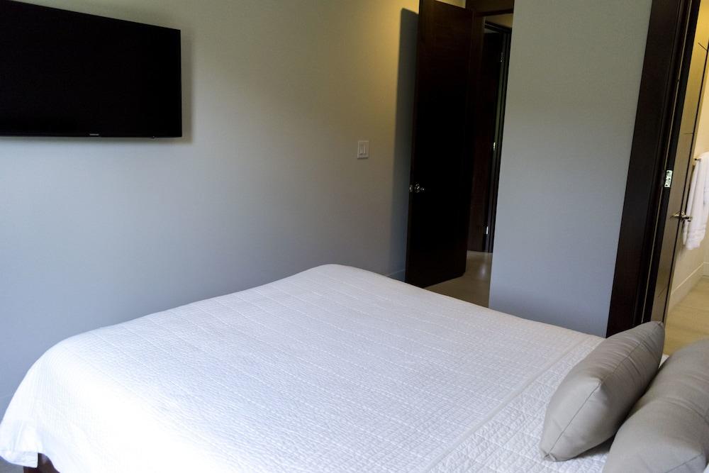 CR Luxury Los Sueños Condos