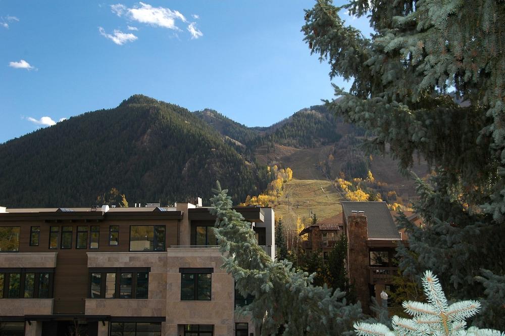 Concept 600 by Frias Properties