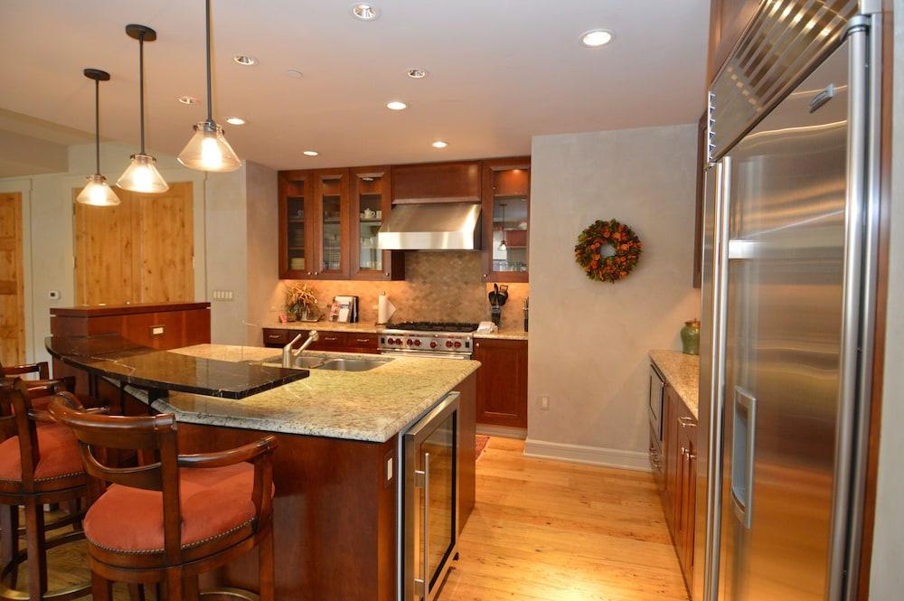 Obermeyer Place by Frias Properties