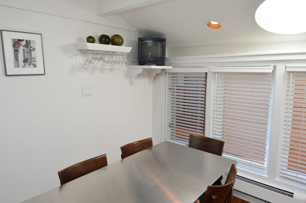 Old Hundred by Frias Properties