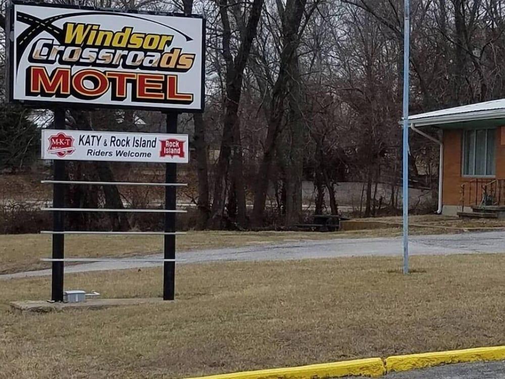 Windsor Crossroads Motel