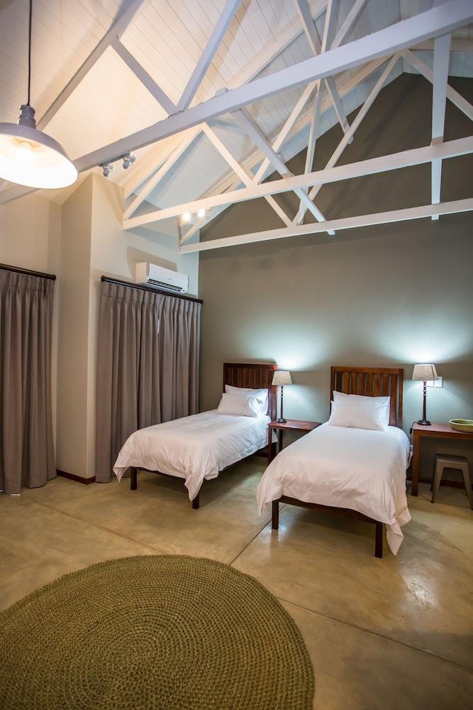 Hamiltons Lodge & Restaurant