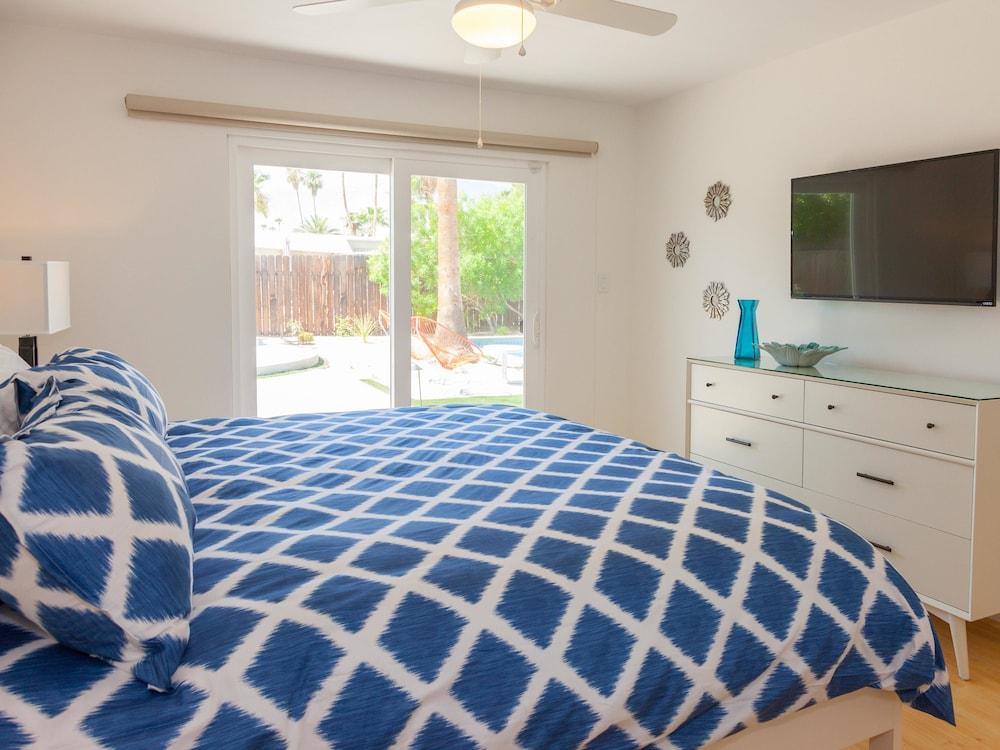 Club Retro in the Sun