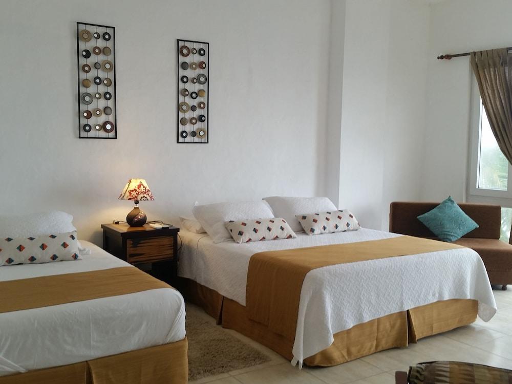 Sanctuary Puerto Cayo Lodge