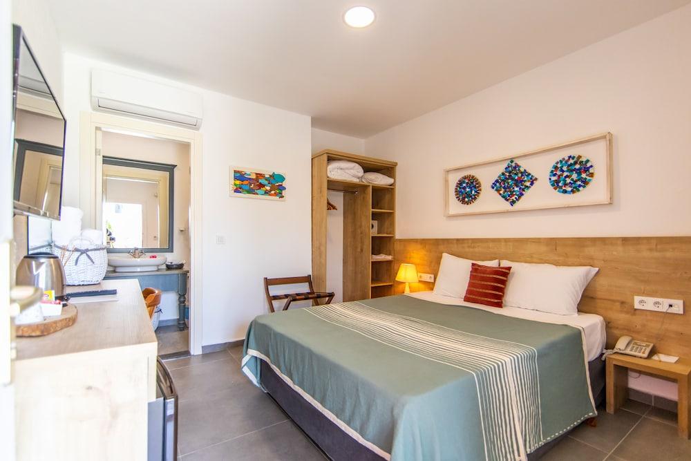 Kefi Beach and Suites