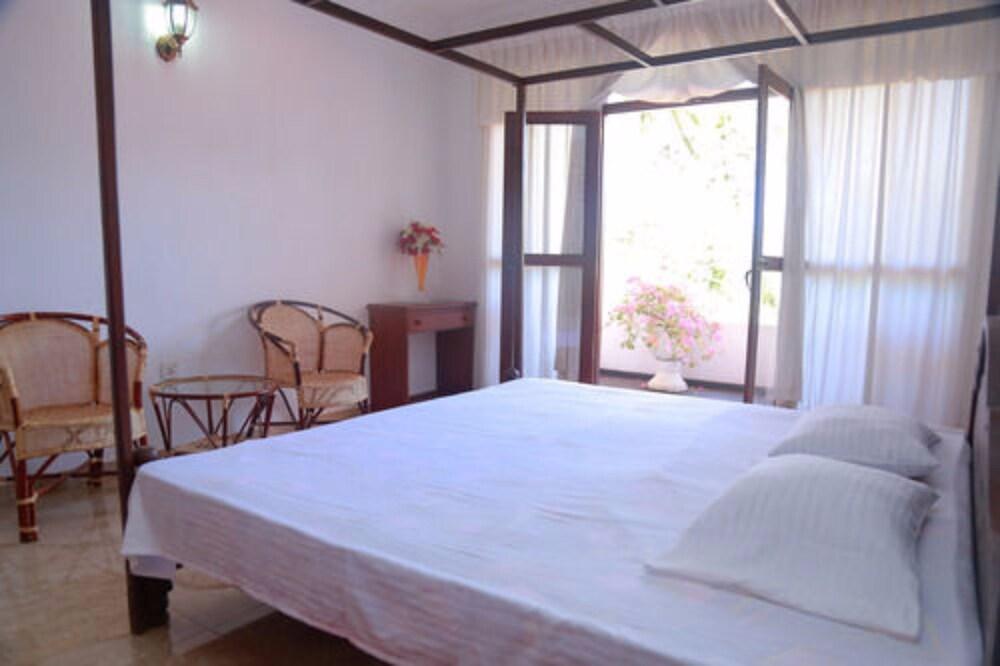 White House Hotel Kosgoda