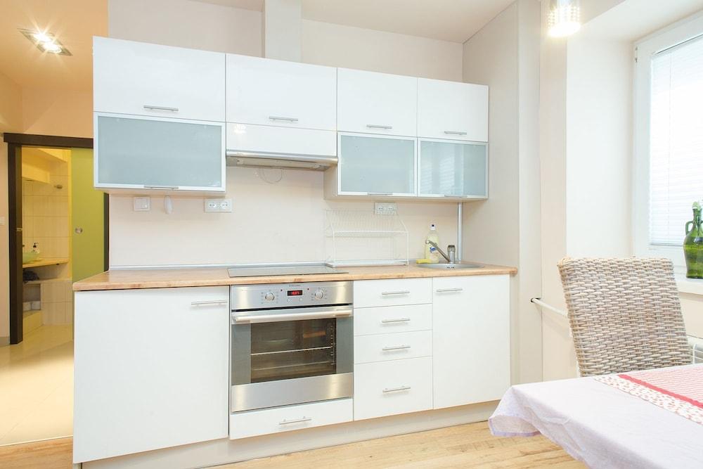 ShortStayPoland Solidarnosci B8