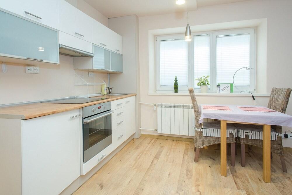 ShortStayPoland Solidarnosci B8