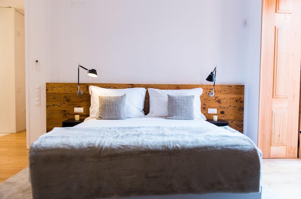 FLORA Chiado Apartments