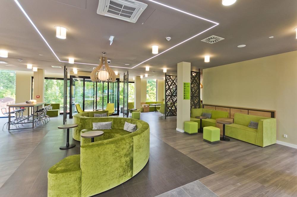 Super 8 by Wyndham Freiburg