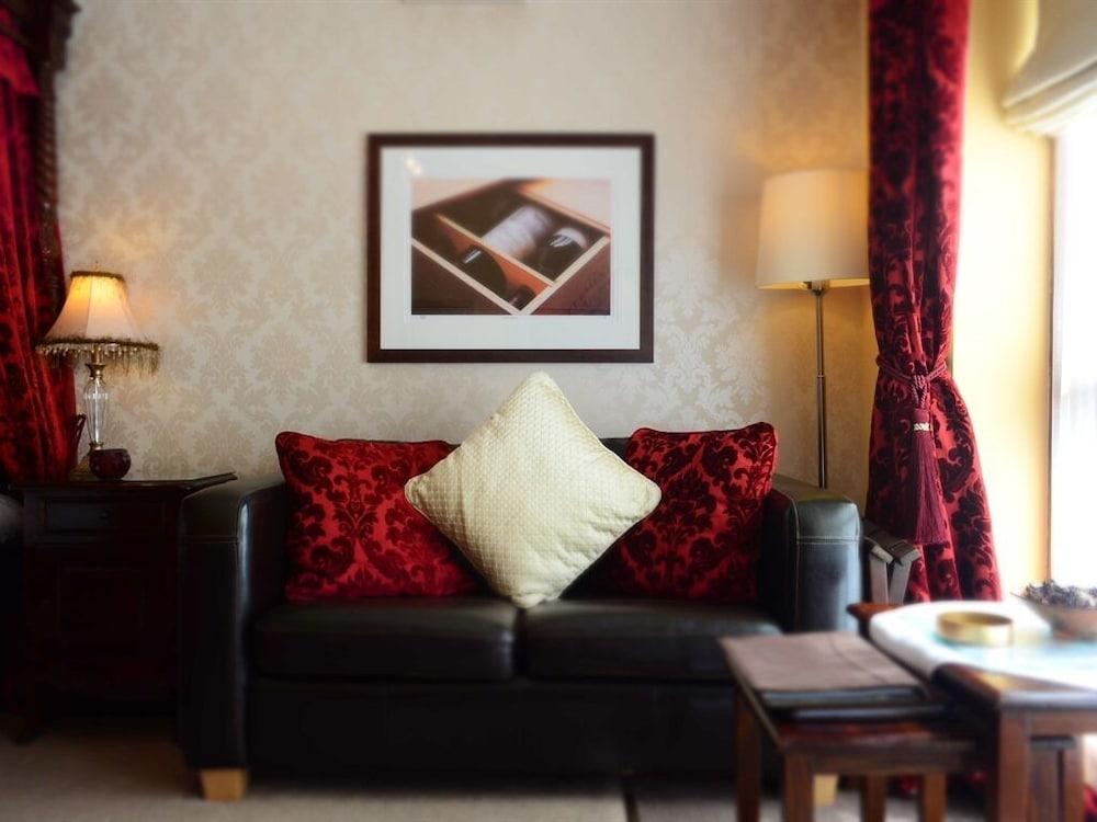 Riverside Barn Guest House