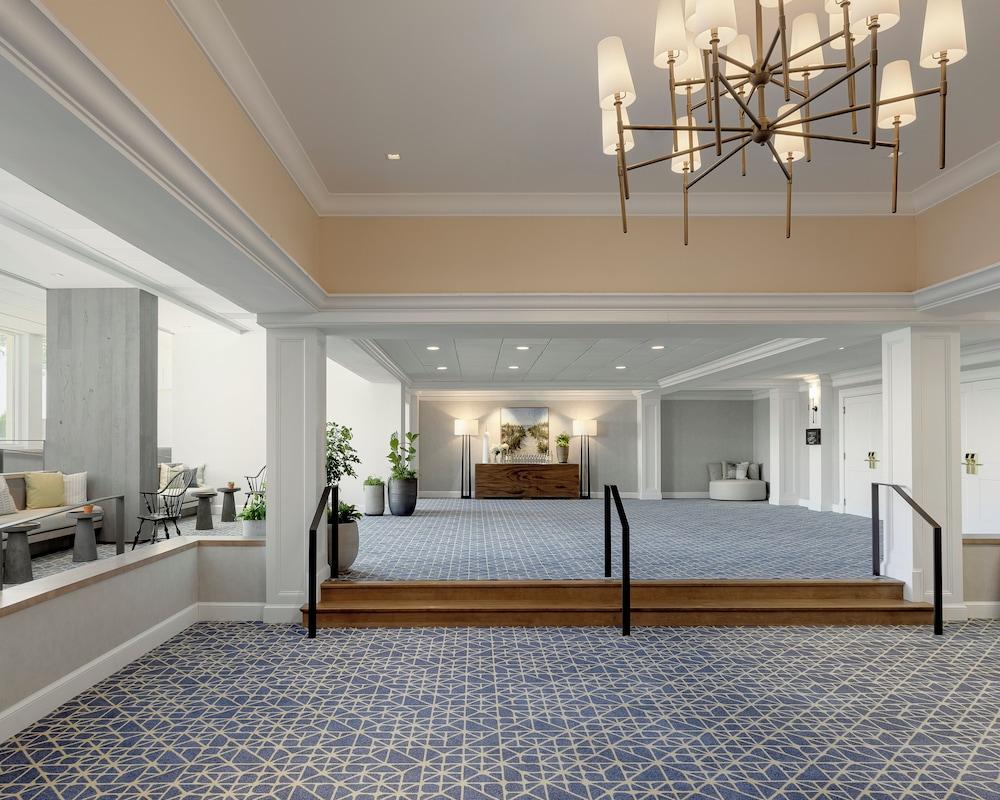 Newport Harbor Island Resort