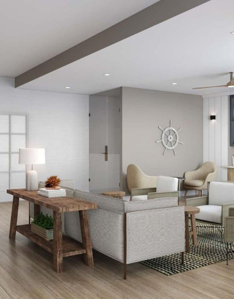 Newport Harbor Island Resort