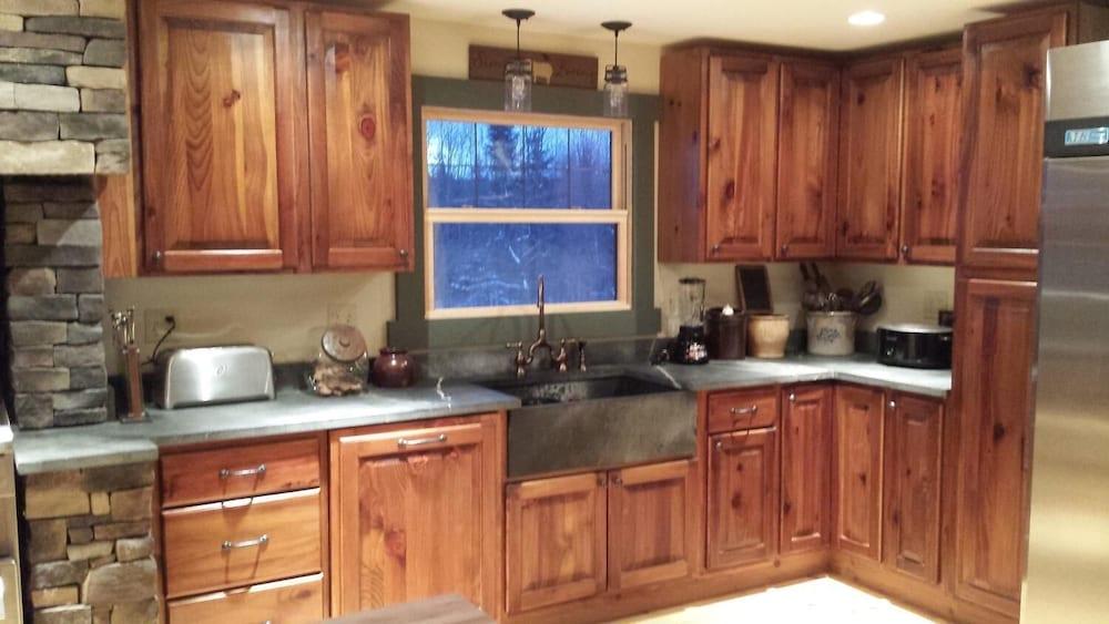 Deer Mountain Lodge & Wilderness Resort