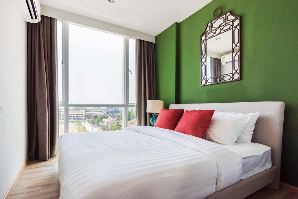 THE BASE Downtown By Favstay