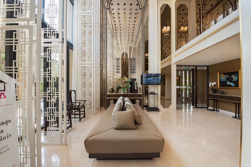 THE BASE Height by Favstay